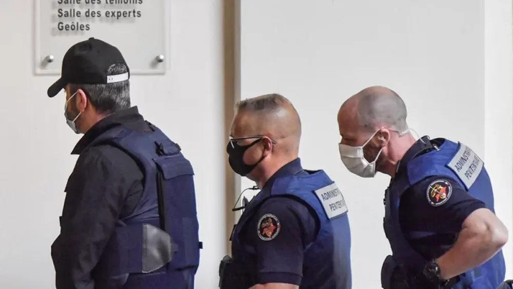 Un hombre roció con gasolina a su esposa y la quemó viva