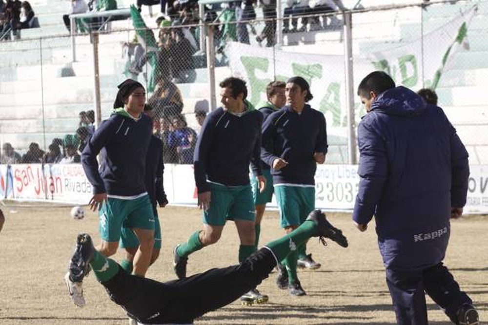 Reinoso pide cancha por Pérez