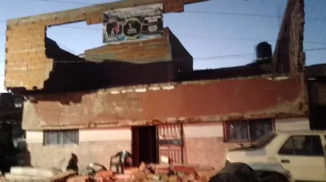 Se derrumbó un templo evangélico durante una ceremonia y cuatro personas sufrieron graves heridas