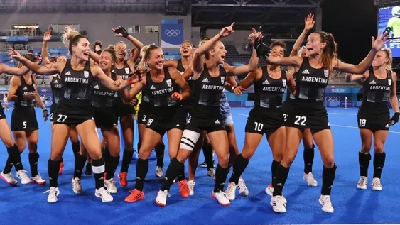 Las Leonas agigantan su imagen en la búsqueda del preciado oro