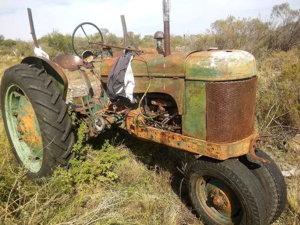 Sorprendieron a tres sujetos robado el motor de un tractor: todos detenidos