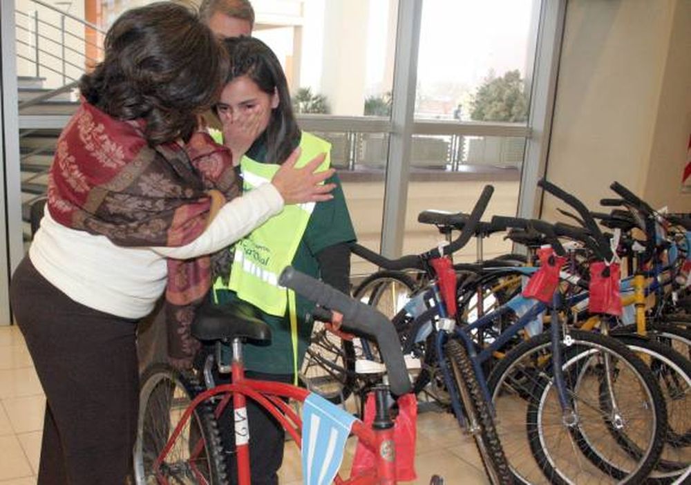 La emoción por tener su primera  bicicleta a los trece años