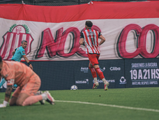 Barracas Central derrotó 2-0 a Huracán y sumó tres puntos clave en la pelea por los playoffs.