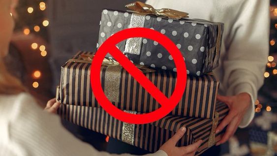 Navidad 2025: tres ideas de regalos creativos que no son ropa ni bebidas.