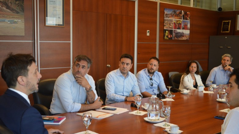 El ministro Perea con los socios de CAPRIMSA.-