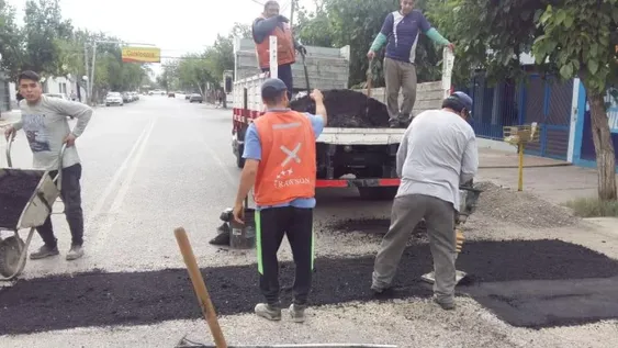 Bacheo de calles en Rawson