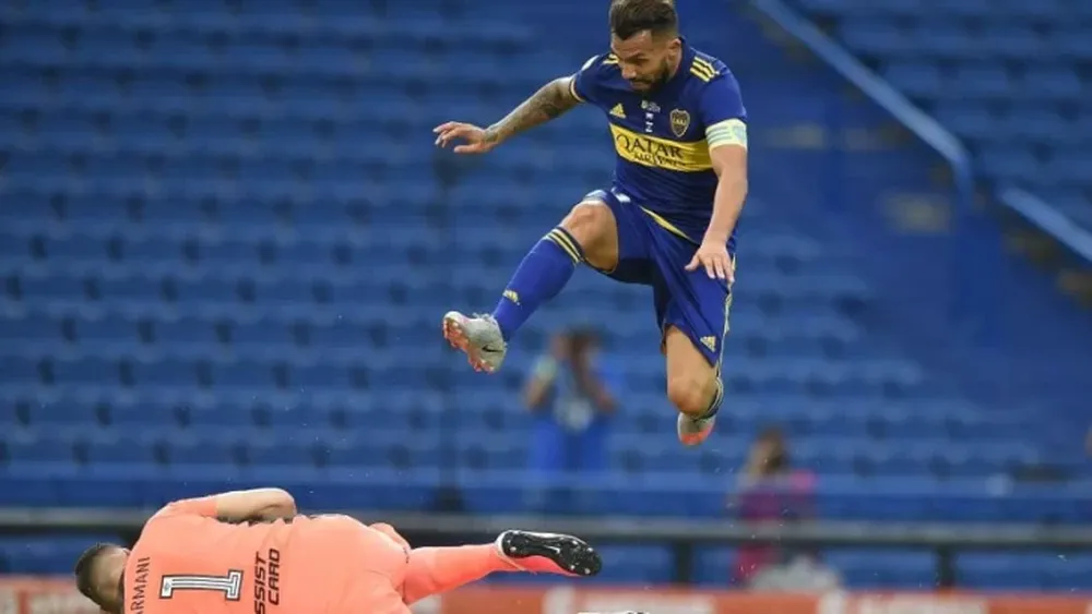 La gran atajada de Armani a Tevez