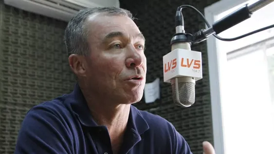 Fiesta a docentes: edil del FdT dijo que, por el monto, debió licitarse