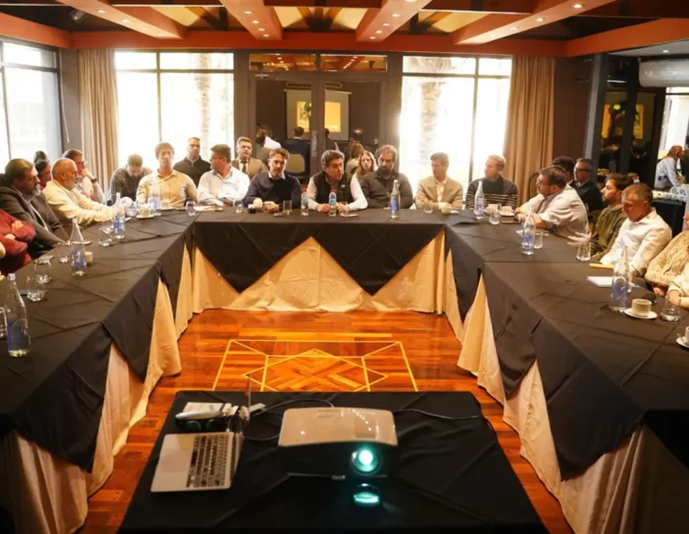 Por dentro. Los presentes contaron que la reunión fue extensa y los ministros contaron y escucharon los desafíos.