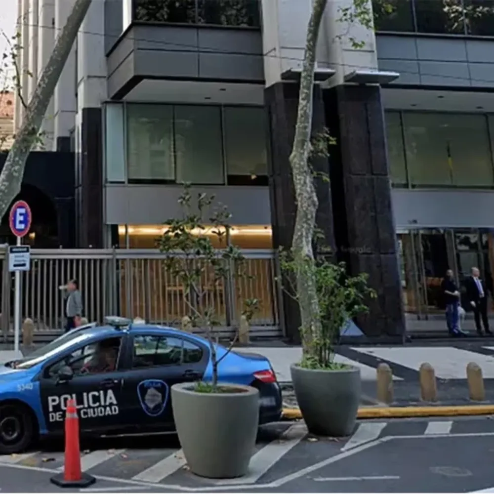 Luego del fallo sobre la AMIA, el Gobierno reforzó la seguridad en embajadas y aeropuertos