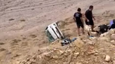 Una familia que regresaba de Chile volcó su auto a un precipicio en el Paso de Agua Negra