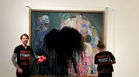 Mancharon con un líquido negro un cuadro de Klimt en un museo de Viena