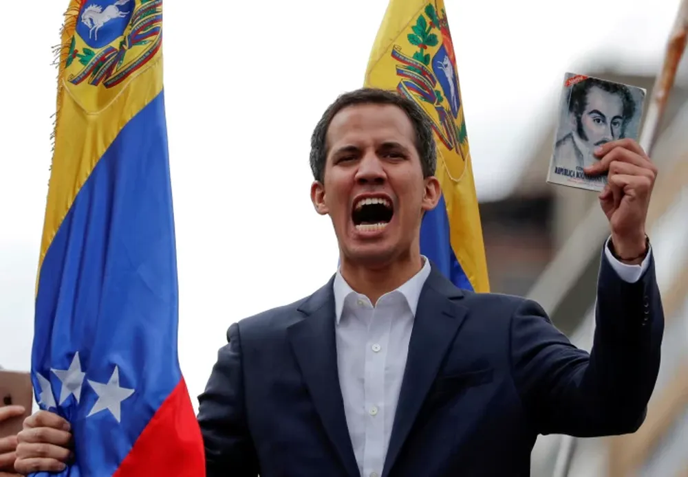 Juan Guaidó declaró que analiza ofrecer amnistía a Nicolás Maduro