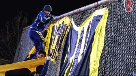 Incidentes entre hinchas de Nacional y Boca: los videos del duro cruce afuera del estadio