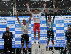 Nicolás Tivani en lo más alto del podio. El ciclista pocitano que compite en Europa sumó la estrellita que le faltaba a su exitosa carrera deportiva. FOTO Y VIDEO: PRENSA UCRA Nicolás Tivani en lo más alto del podio. El ciclista pocitano que compite en Europa sumó la estrellita que le faltaba a su exitosa carrera deportiva. FOTO Y VIDEO: PRENSA UCRA