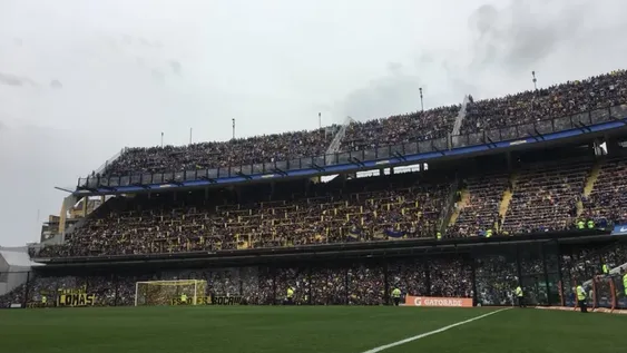 Los hinchas coparon La Bombonera y cerraron las puertas, a la espera del entrenamiento de Boca
