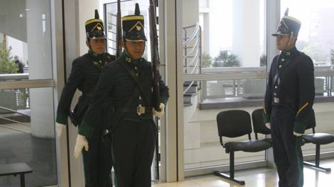 Un cambio de guardia es la atracción del Centro Cívico