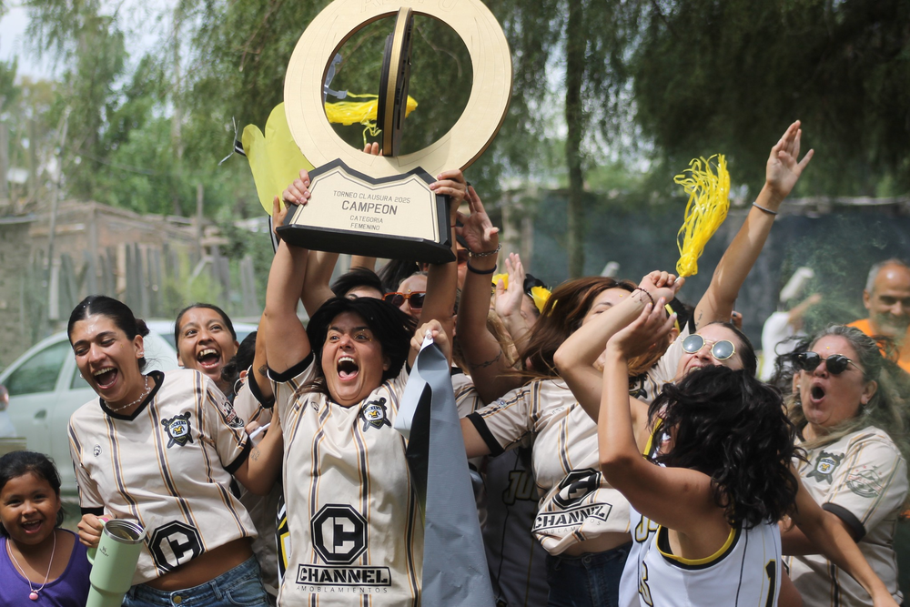 DALE CAMPEÓN. Las chicas de Jockers Fusión se quedaron con el título en el torneo anterior.