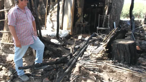 Jornalero perdió todas sus cosas por un incendio en el rancho que le prestaban
