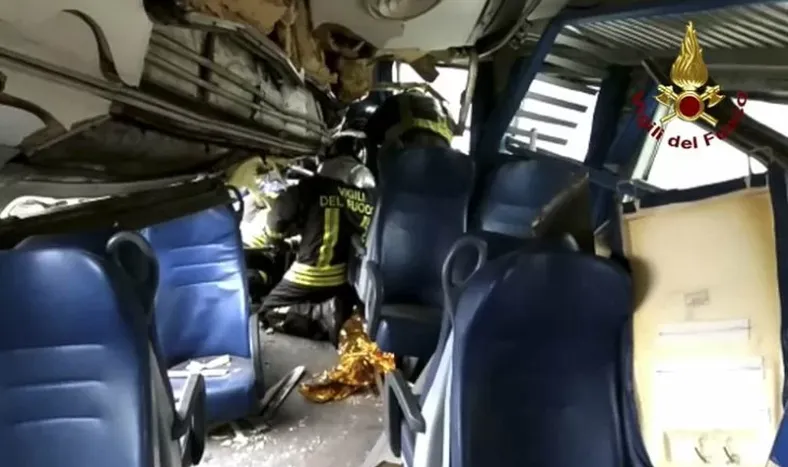 Descarriló un tren en las afueras de Milán: al menos tres muertos y más de cien heridos