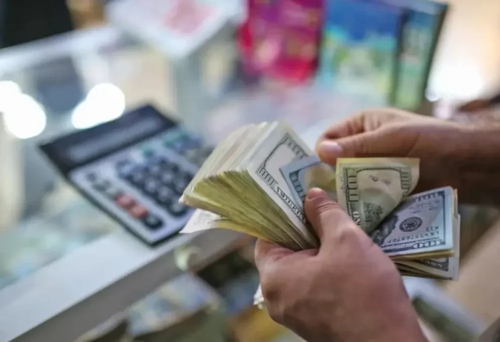 El dólar blue rebota $6 luego tocar mínimos en un mes y medio