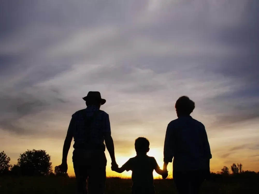 Por primera vez entregaron la tutela de un menor de edad a 4 personas