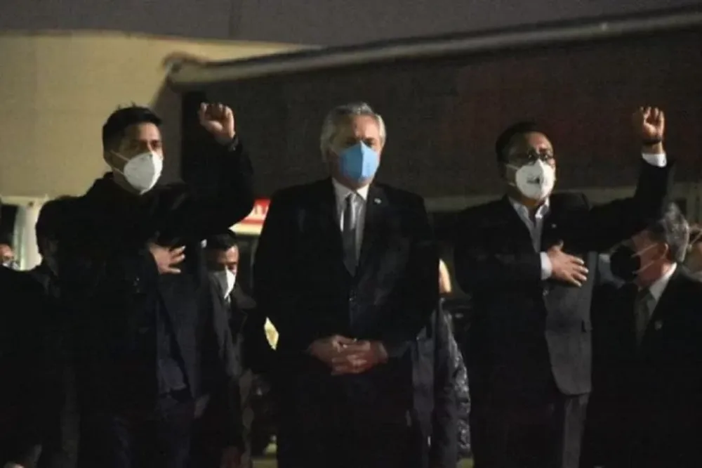 Bolivia: retiran más de 420 cadáveres de calles, autos y casas