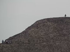 El atacante disparó y luego se quitó la vida. El atacante disparó y luego se quitó la vida.