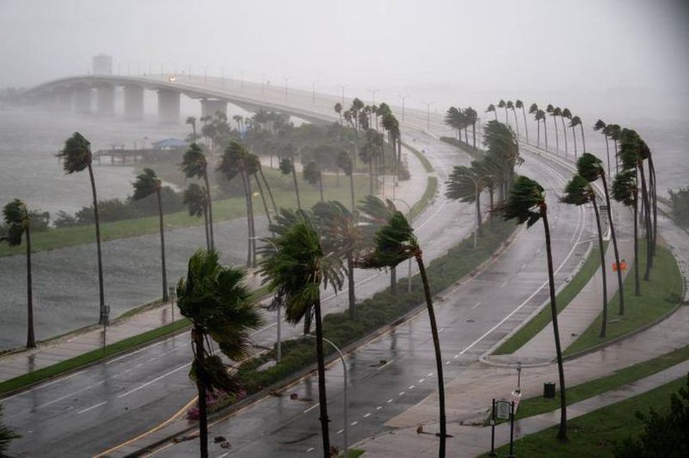 Al menos 8 muertos y ciudades devastadas tras el paso del huracán Ian por Florida