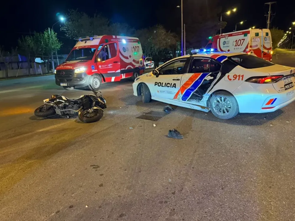 Murió un joven motociclista tras chocar contra un patrullero en Avenida Libertador