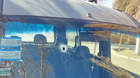 Maneja y recibe un tiro