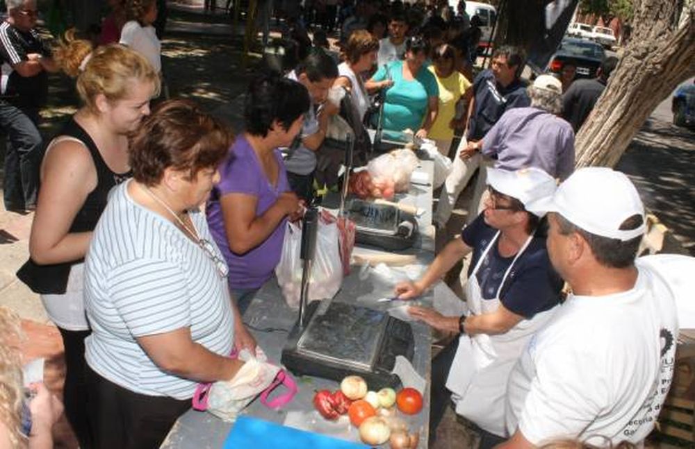 Vuelve el camión con  fruta y verdura barata