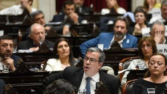 DEFINE EL PERONISMO. El bloque de Unión por la Patria tiene la llave para que la oposición reúna el quórum de 129 diputados para abrir la sesión mañana.