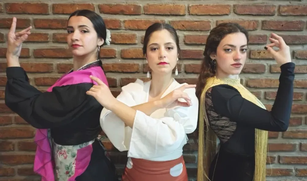 ALEJANDRA MINET, Micaela Pelletier y Milagros Scarso, son una de las beneficiadas por el seminario de flamenco que se desarrolló en la provincia durante este mes.