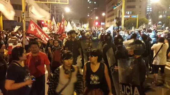 Perú: incidentes durante una marcha para pedir nuevas elecciones