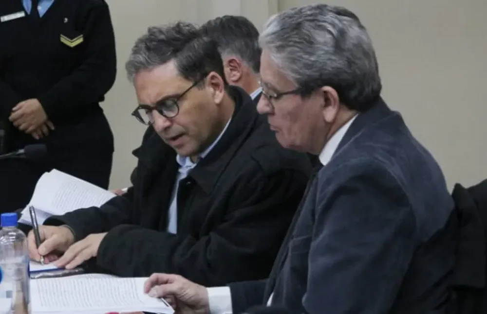 POR CONCEJO de su defensa, el médico, Maximiliano Babsía (izquierda) se abstuvo de dar su versión de los hechos ante el juez.