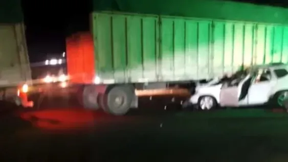 Grave choque en San Luis: una familia sanjuanina quedó internada tras impactar contra un camión
