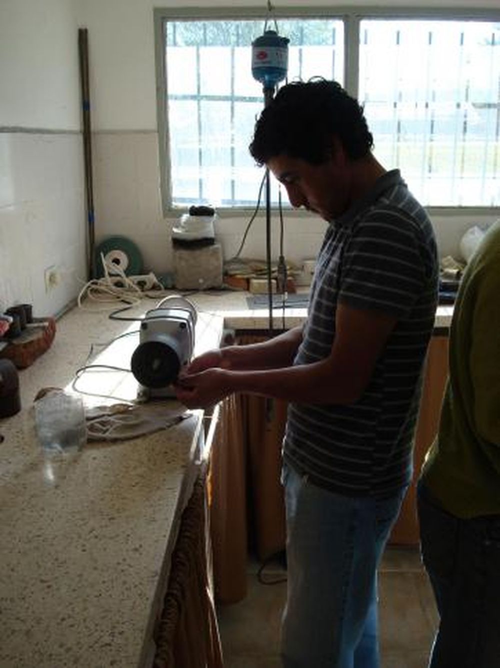 Corte y pulido, otro taller en la Escuela Industrial