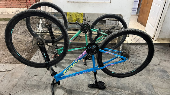 Los efectivos encontraron dos bicicletas de dudosa procedencia.&nbsp;