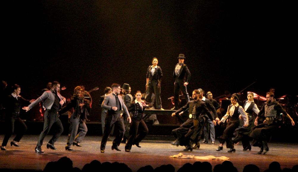 &nbsp;Gala Patria: "Hilos de Revoluci&oacute;n".