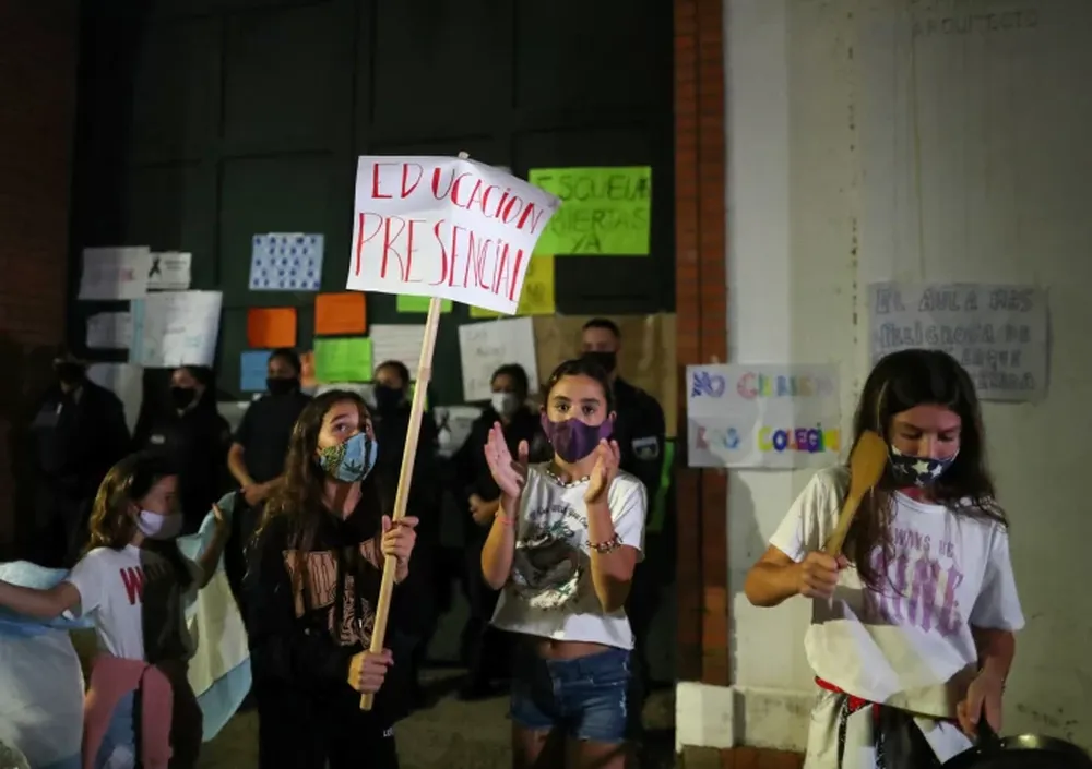 Alberto defiende y se aferra a su plan de cerrar escuelas, Larreta se resiste