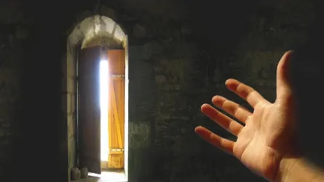 JESÚS DIJO: Esfuércense en entrar por la puerta estrecha, pues les digo que muchos intentarán entrar y no podrán.