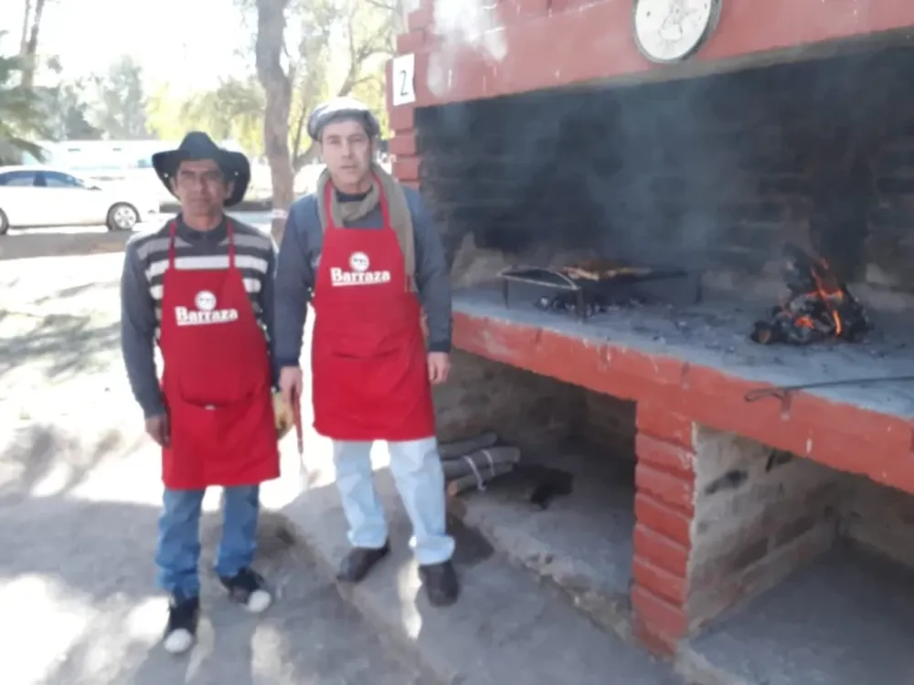 Diez equipos se sacaron chispas en el Concurso de Asado de Punta de Espalda