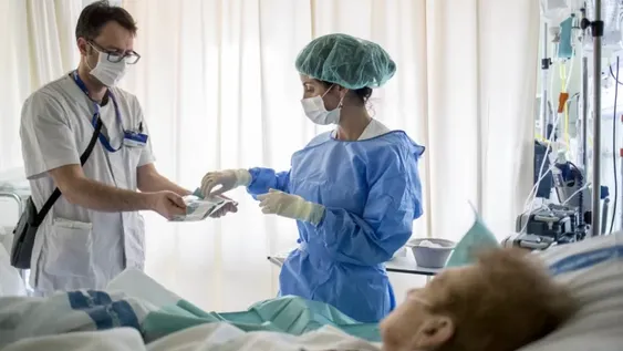 España busca captar enfermeras argentinas por la carencia de profesionales en plena segunda ola de COVID