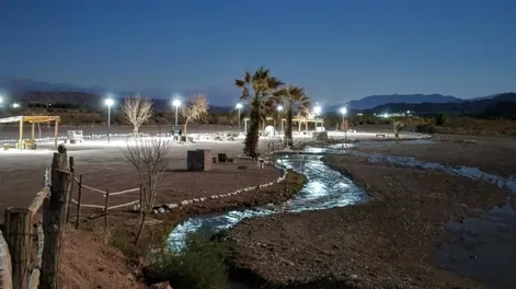 Diario de Cuyo | El balneario del Puente Los Pionera ahora cuenta con luminarias solares.