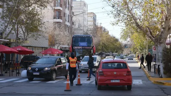 Un arranque complicado para la vuelta de la doble mano en la Avenida Central