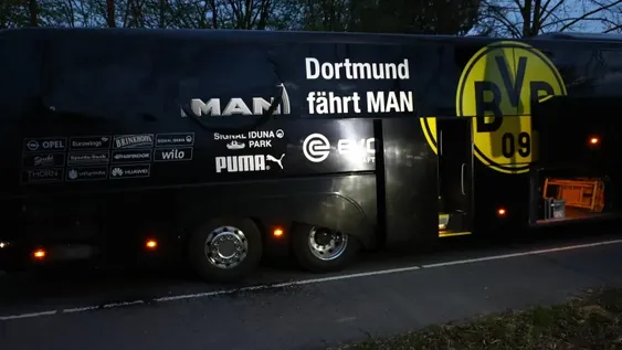 Por una explosión en el micro del Dortmund se suspendió el partido con Mónaco