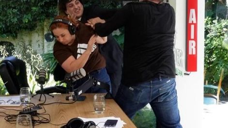 Un youtuber libertario y un dirigente del Polo Obrero, a las trompadas en un programa de streaming