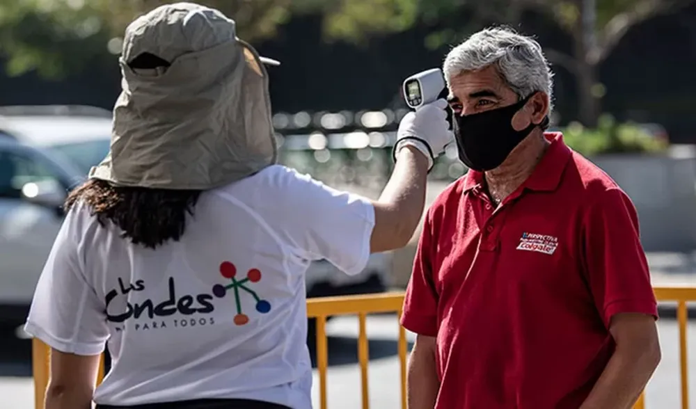 Chile redujo el tiempo de aislamiento de contactos estrechos de Covid-19