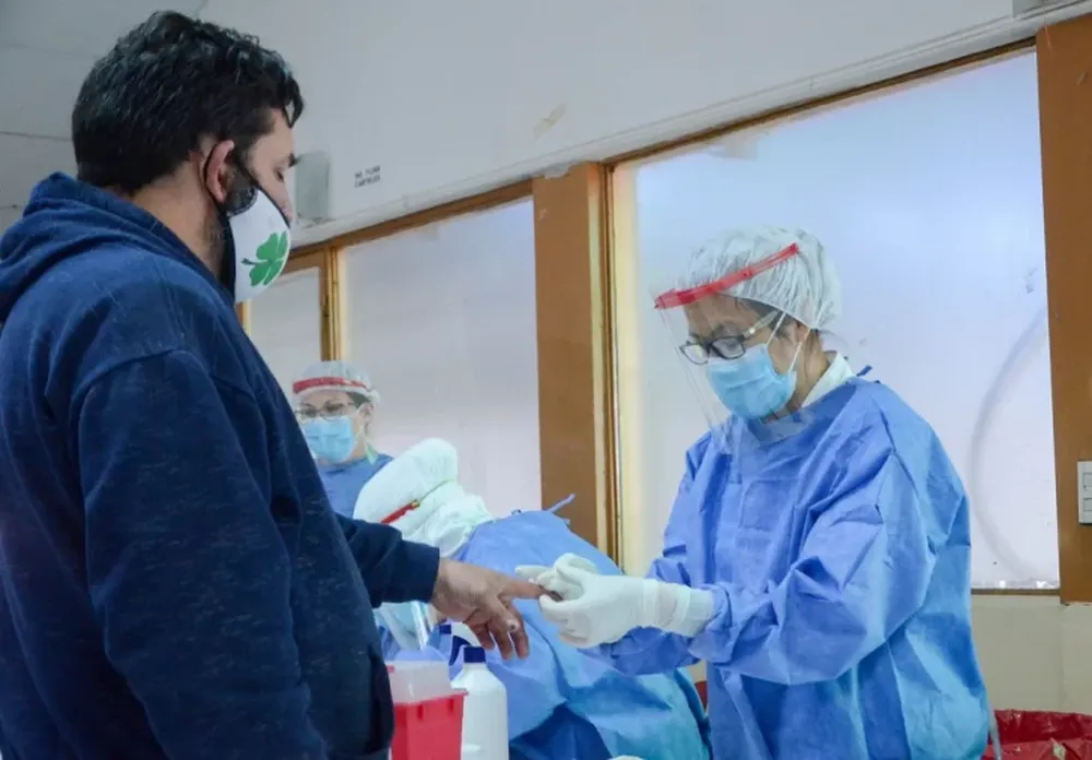 Aconsejan a la gente que no se valga del test rápido para saber si está infectada